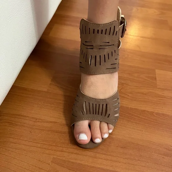 Womens Leather Shoes - Picture 4 of 11